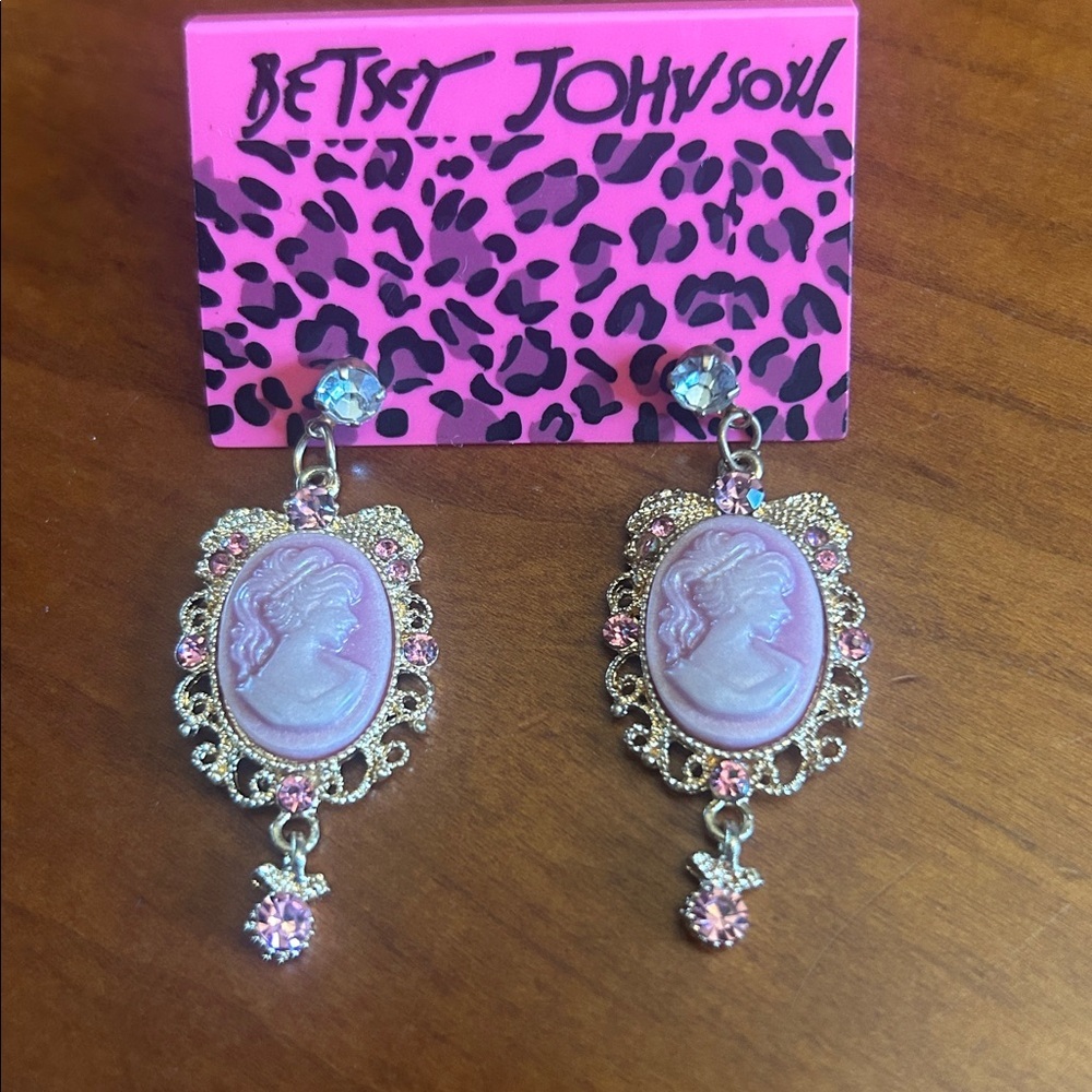 Betsey Johnson Cameo Lady Earrings - New